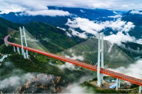 村民记录贵州大桥垮塌瞬间，惊险时刻的见证